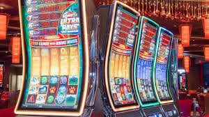 Pengguna meninjau syarat bonus hiburan